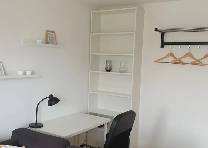 Cozy 2-room Apartment, 10 Min Walk To Tram For Geneva